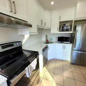  Homestay Deluxe Queen Downtown